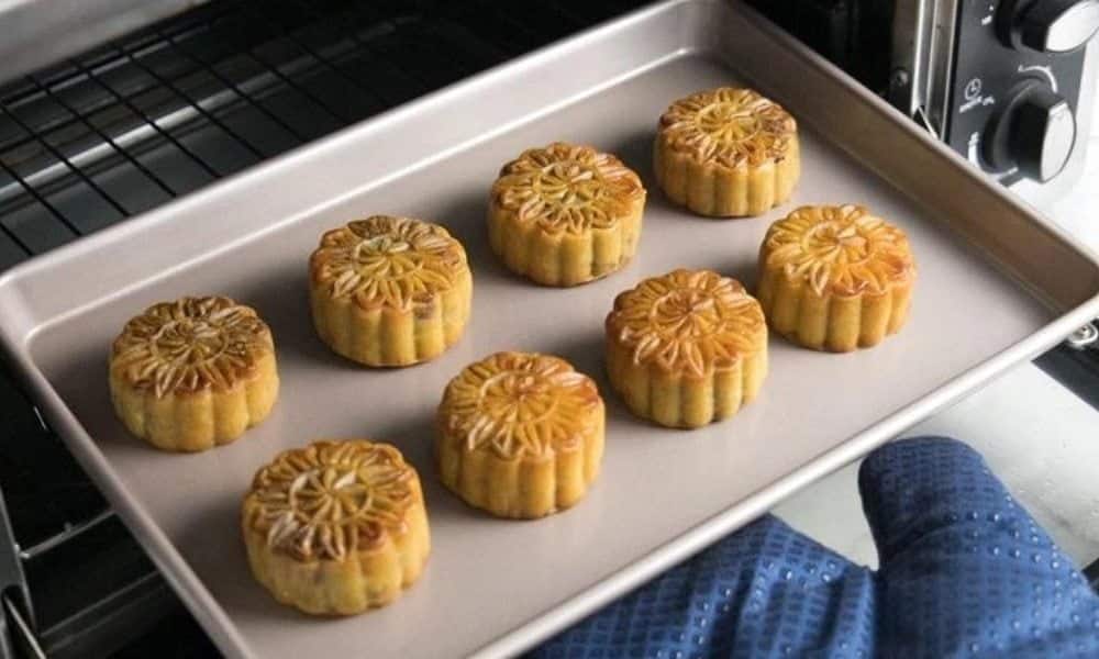 Bỏ túi ngay 11 công thức làm bánh trung thu đơn giản, dễ làm tại nhà 44 nuong banh