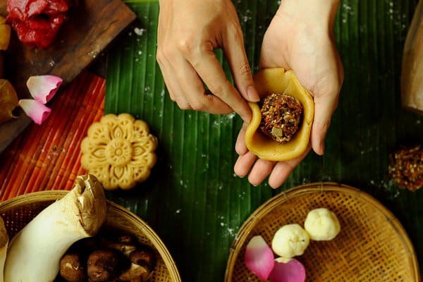 Cách làm bánh trung thu chay vừa ngon vừa tốt cho sức khỏe 20 tao hinh banh
